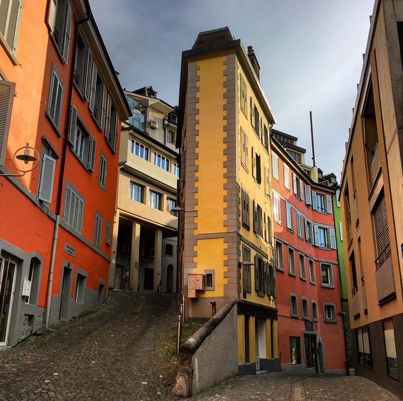 Красивые города Швейцарии: яркая архитектура и мощёные улицы Лозанны
