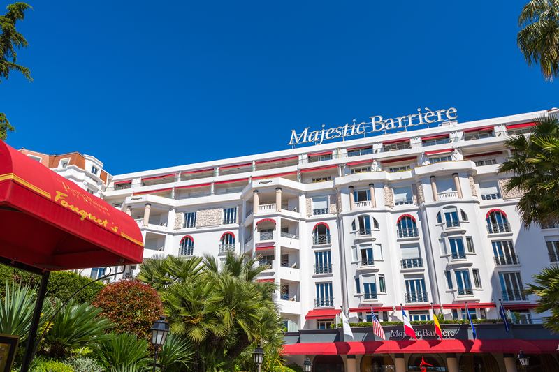Hotel Barrière Le Majestic Cannes - архитектура отеля на набережной Круазетт в Каннах