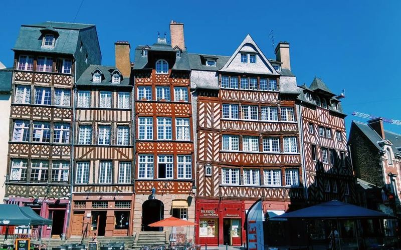 Крупные и красивые города Франции: фахверковые дома в историческом центре Ренна