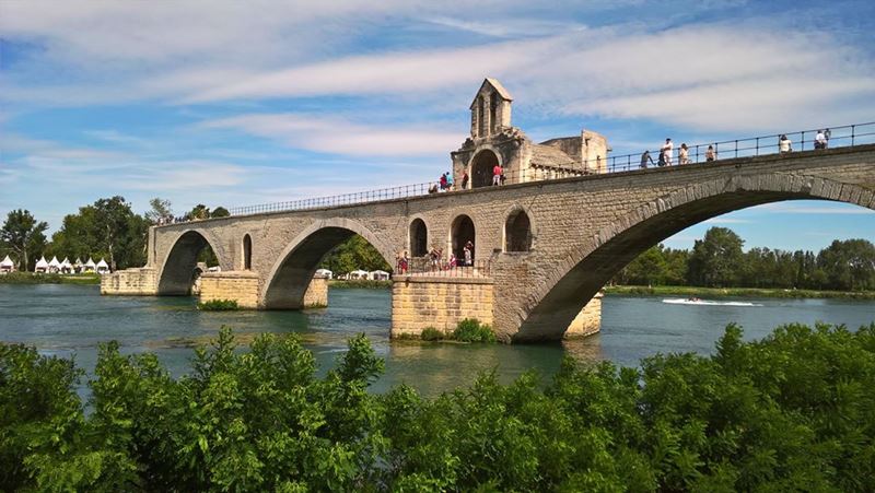 Крупные и красивые города Франции: Мост Сен-Бенезе в Авиньоне 