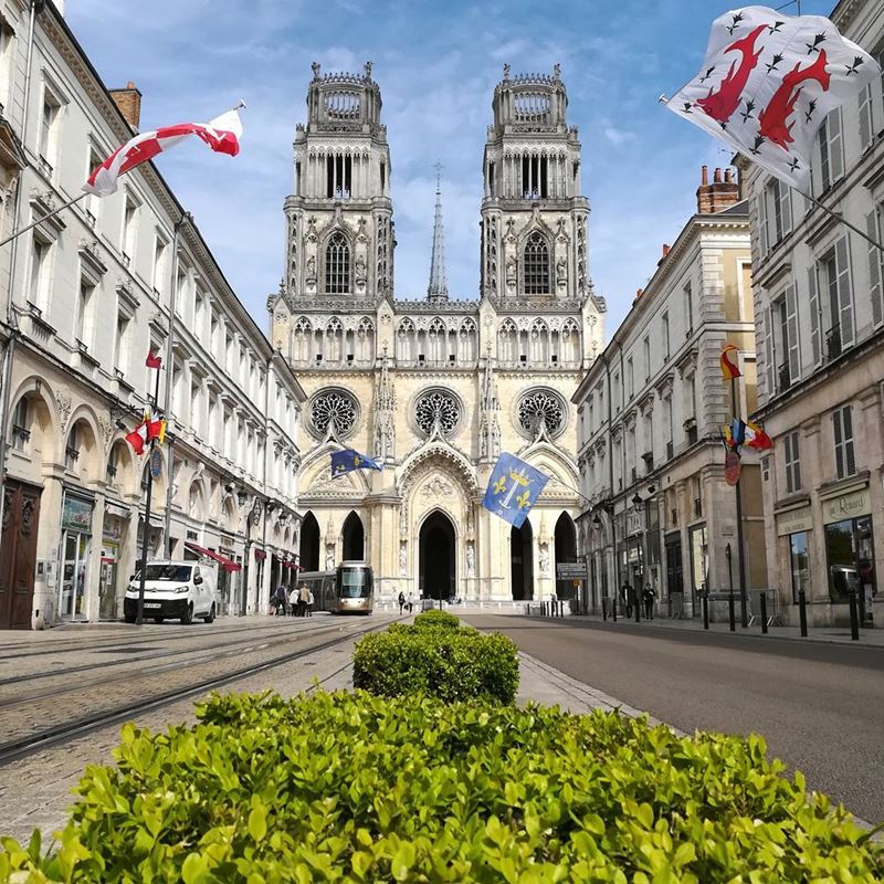 Крупные и красивые города Франции: Собор Святого Креста в Орлеане
