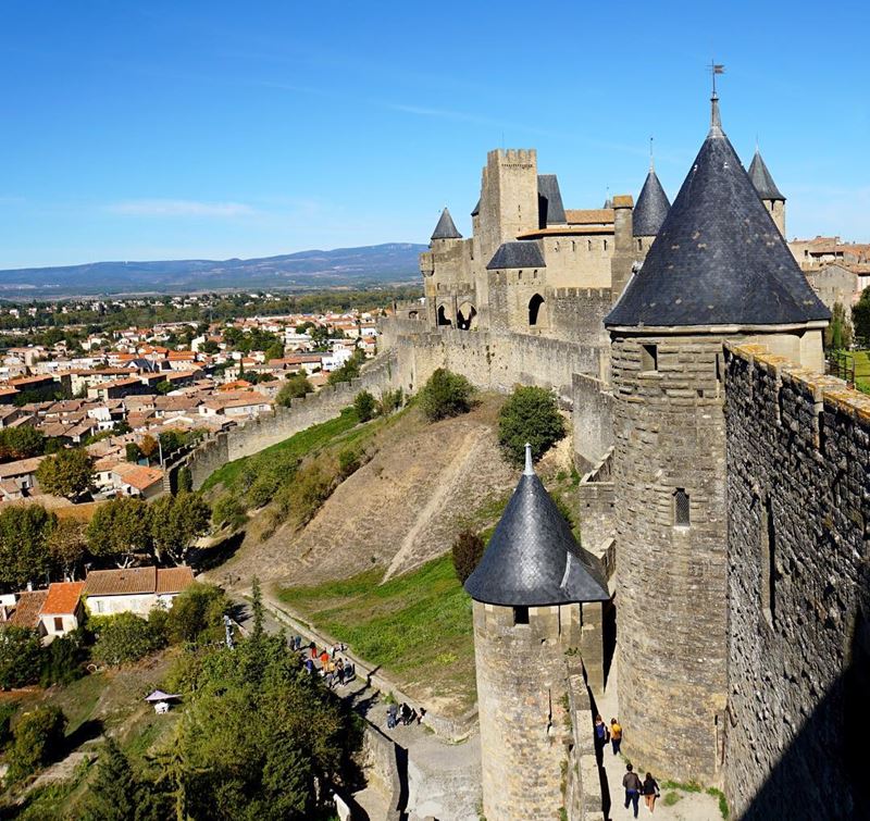 Крупные и красивые города Франции: вид на город с Каркассонской крепости 