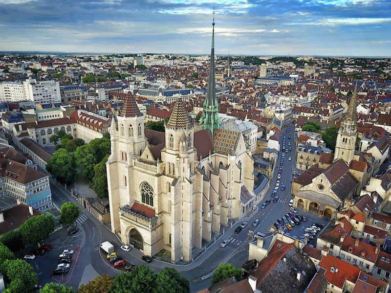 Крупные и красивые города Франции: Собор Святого Венигна — кафедральный собор в Дижоне