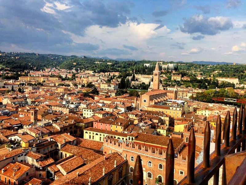 Крупные и красивые города Италии, которые нужно посетить: вид сверху на Верону 