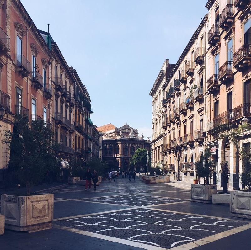 Крупные и красивые города Италии, которые нужно посетить: улицы Катании 
