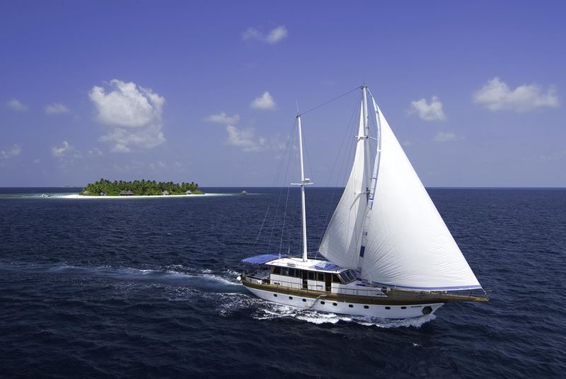 Мальчишник на Мальдивах с Shangri-La`s Villingili Resort & Spa - прогулка на яхте