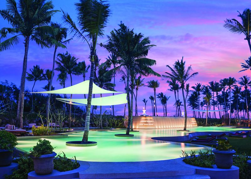 Shangri-La’s Hambantota Golf Resort & Spa - отдых в окружении пальм в закатных красках 