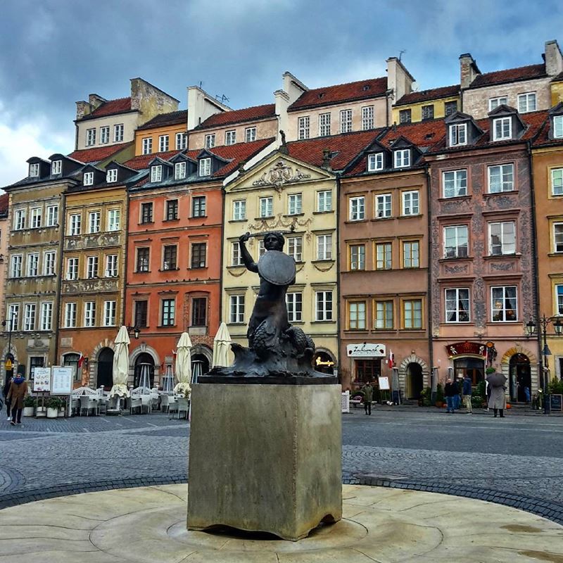 Крупные и красивые города Польши - Варшава - памятник Сирене (русалочке) на Рыночной площади
