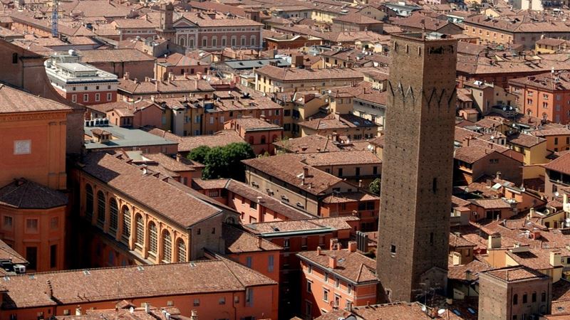 «Орёл и решка»: города Италии - Болонья – башня Прендипарте