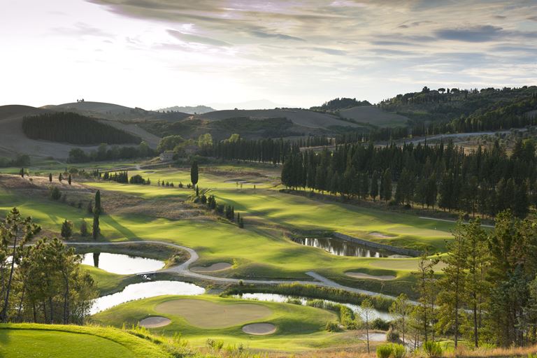 Toscana Resort Castelfalfi - гольф-курорт в центре Тосканы 