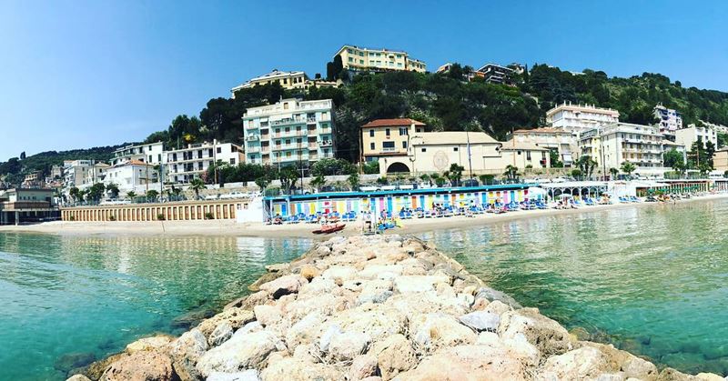 Лигурийское побережье: лучшие пляжи - Bagni St. Tropez в Лайгуэлье