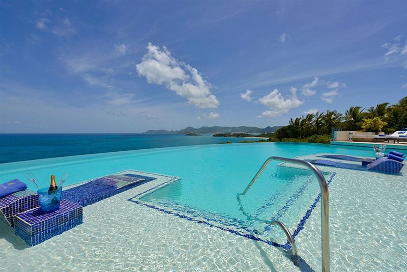Отели с панорамными бассейнами инфинити - Mes Amis Resort (Карибские острова, о. Сен-Мартен)