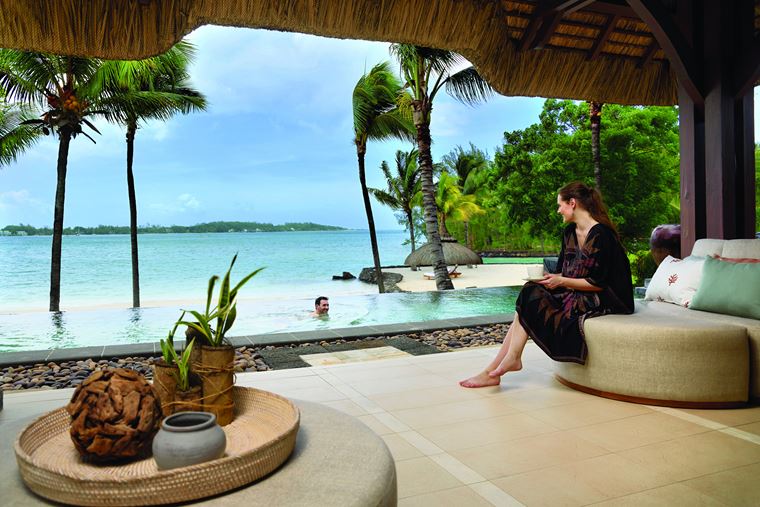 Shangri-La's Le Touessrok Resort & Spa на Маврикии - пейзажный бассейн с видом на океан