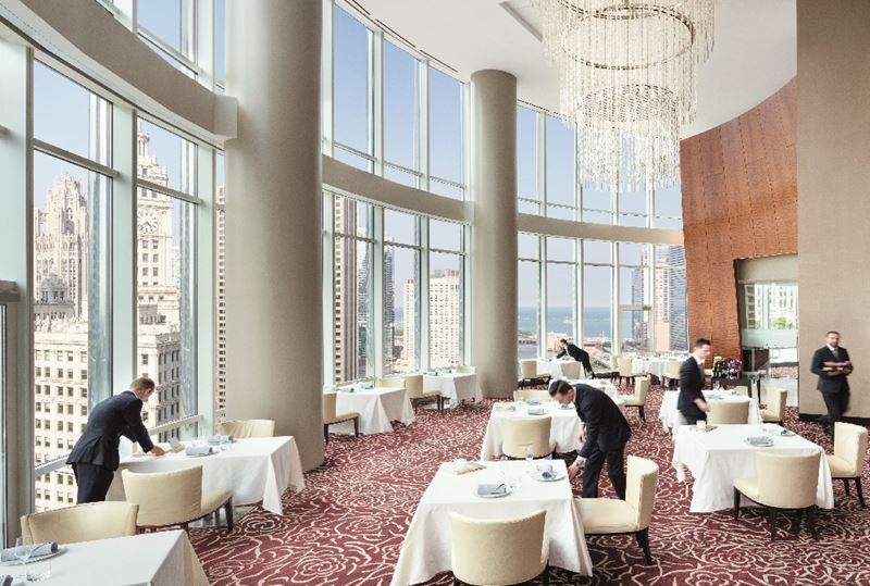Высокие панорамные рестораны: Sixteen в Международной гостинице и башне Трампа (Чикаго, США)
