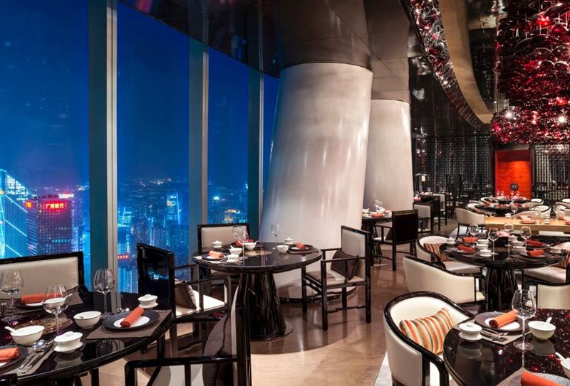 Высокие панорамные рестораны: The Four Seasons в Международном финансовом центре Гуанчжоу (Китай)