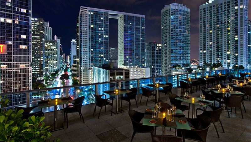 Высокие панорамные рестораны: Area 31 в отеле Kimpton EPIC (Майами, США)