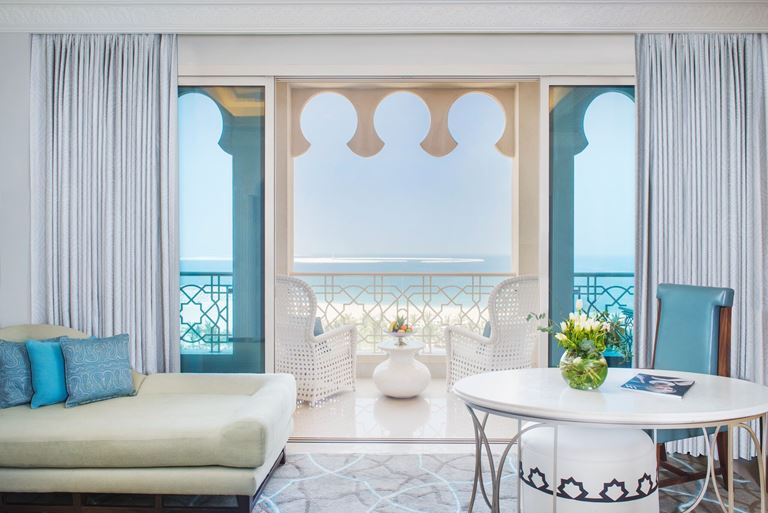 Waldorf Astoria Ras Al Khaimah - номер отеля с балконом с видом на море