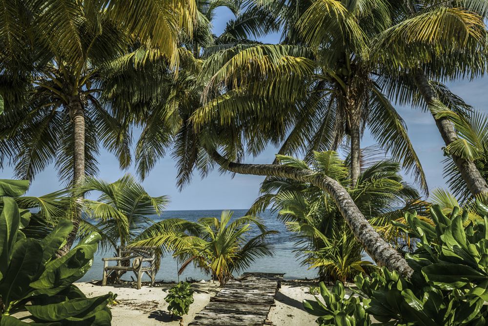 Отель Four Seasons Resort Seychelles at Desroches Island - курорт на берегу Индийского океана