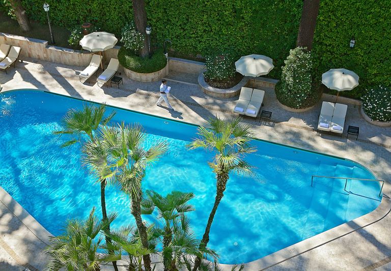 Aldrovandi Villa Borghese – бассейн рядом с отелем 