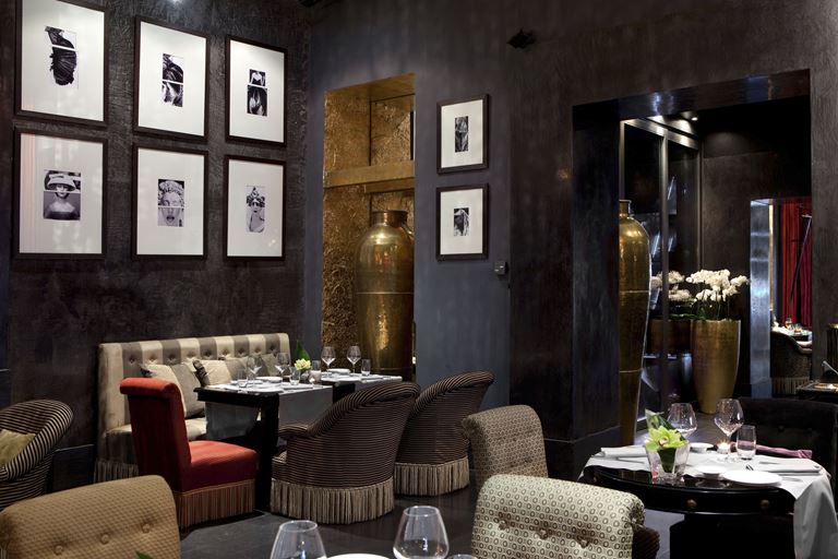 Hotel Regina Baglioni в Риме - стильный и богатый интерьер ресторана Brunello 