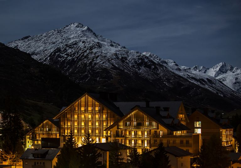 Летние предложения отеля The Chedi Andermatt - Швейцарские горы с высоты птичьего полета