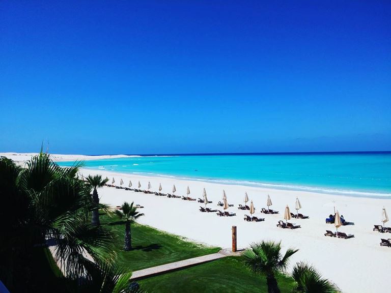 Пляжная зона отеля Al Alamein Hotel Sidi Abdel Rahman на берегу Средиземного моря