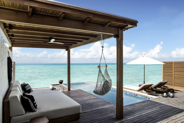 Курортный отель Fairmont Maldives Sirru Fen Fushi на Мальдивах - отдых на вилле у бассейна 