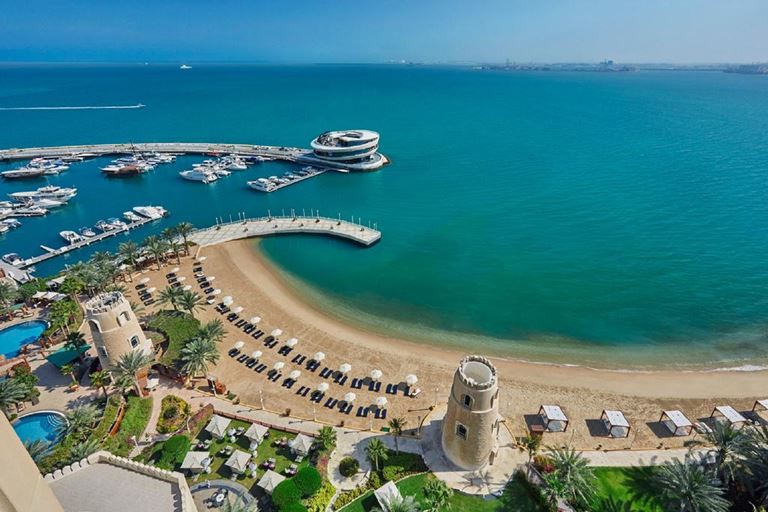 Four Seasons Hotel Doha - берег моря, пляж 