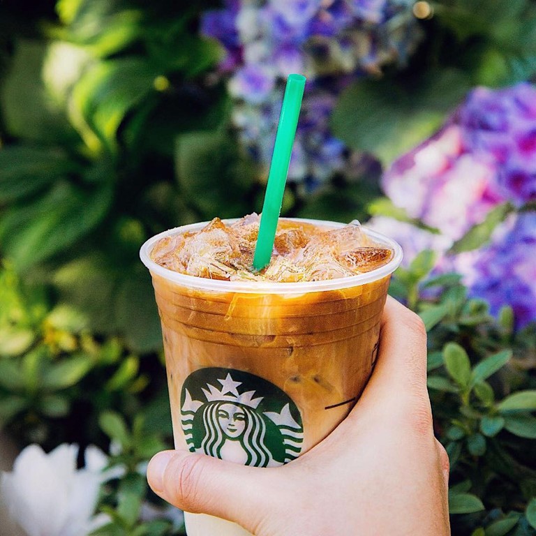 Гид по летним холодным напиткам Starbucks -  Охлажденный Карамель Маккиато