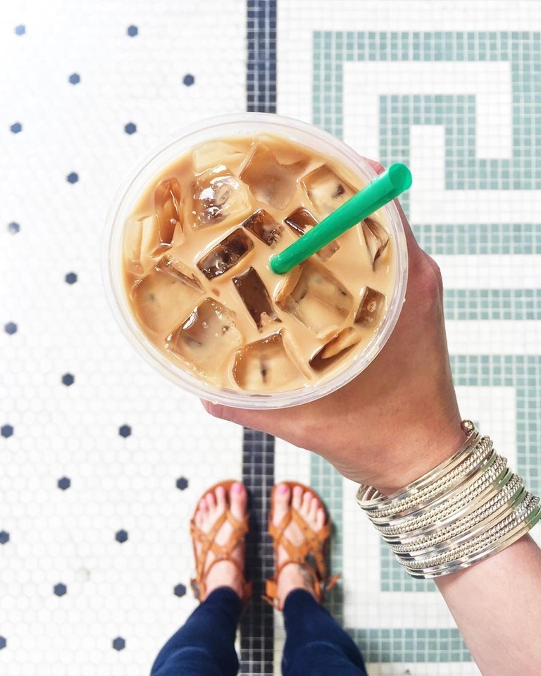 Гид по летним холодным напиткам Starbucks - Охлаждённый Латте 