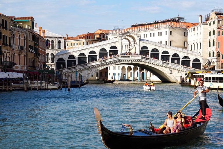 6 атмосферных городов Европы, стоящих на воде - Венеция (Италия)