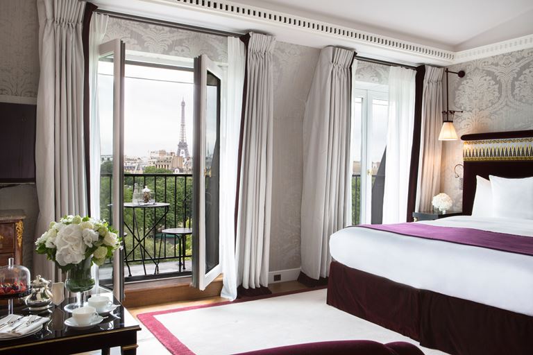 La Réserve Paris – отель в Париже с видом на Эйфелеву башню  