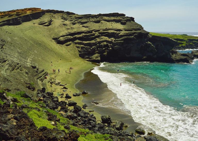 Цветные пляжи мира - Зелёный пляж Папаколеа (Гавайские острова)