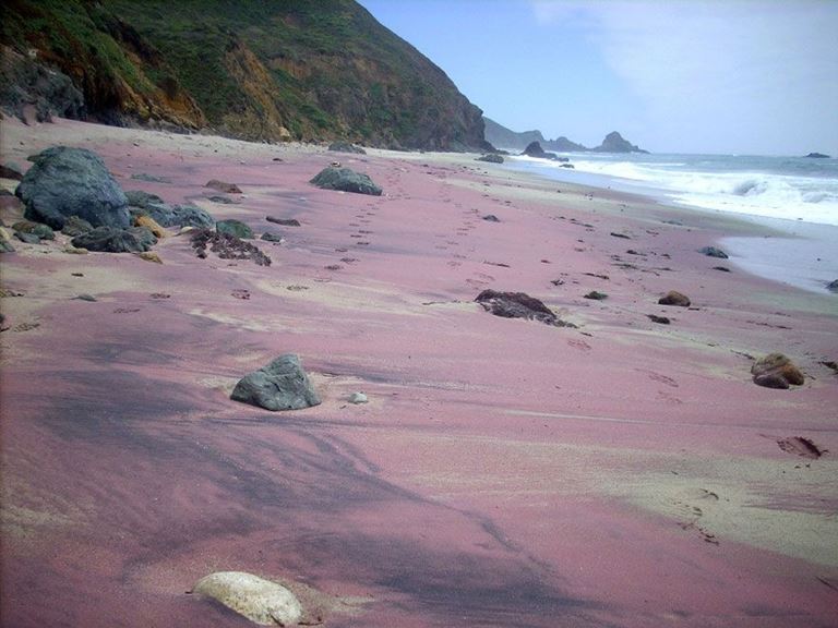 Цветные пляжи мира - Сиреневый пляж Пфайффер (Биг Сюр, калифорния, США)