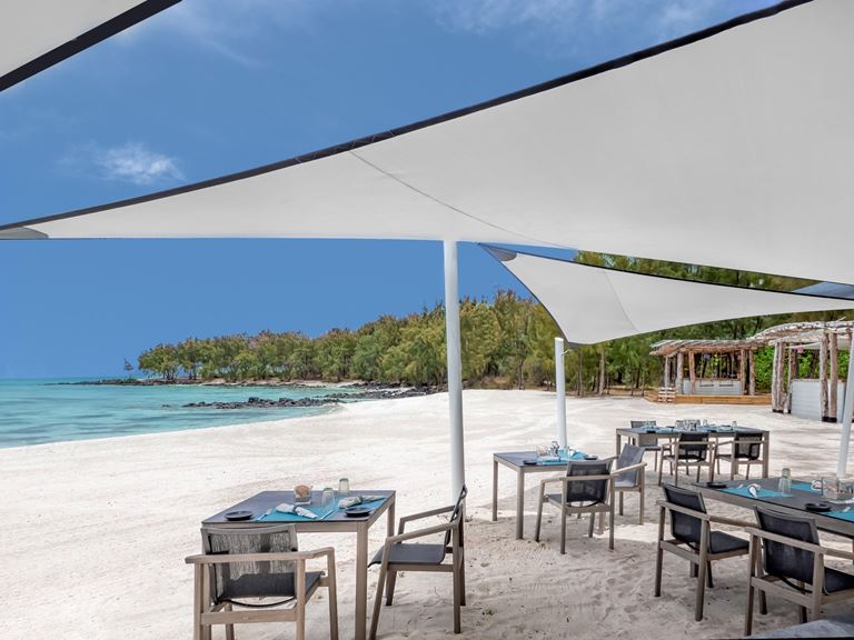 Four Seasons Resort Mauritius at Anahita объявил об открытии пляжа на острове Ile Aux Cerfs