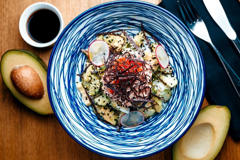 Новые блюда в «Кафе Дружба. Мануфактура еды» - поке из лосося 