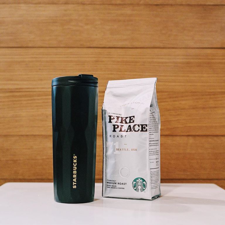 Стильные подарки от Starbucks на 23 февраля - кофе Pike Place и модный тамблер