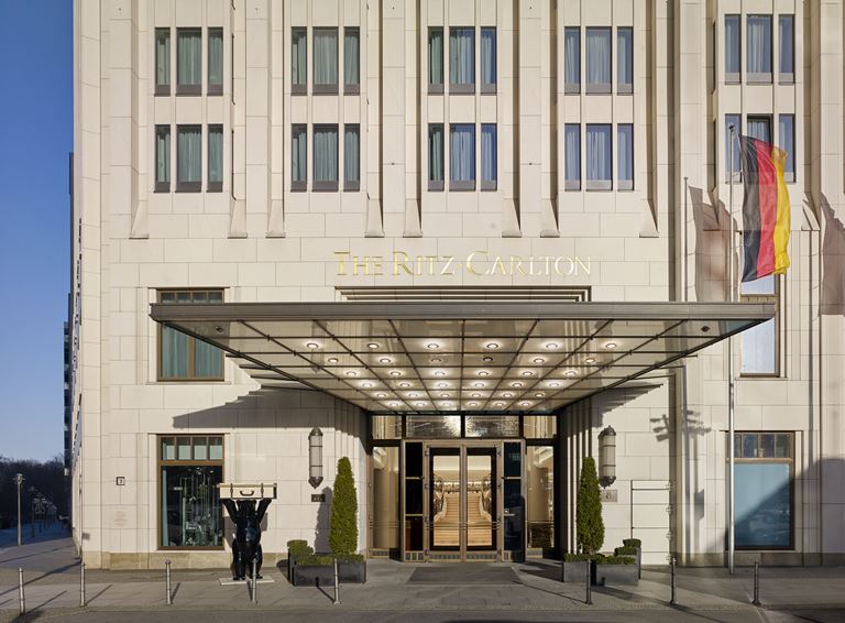The Ritz-Carlton, Berlin (Германия):  обновленные интерьеры отеля в стиле ар-деко - фото 1