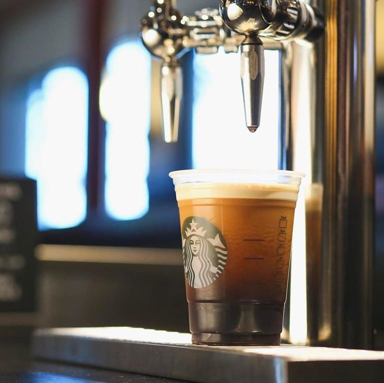 Starbucks Reserve Bar запускает напитки Нитро!