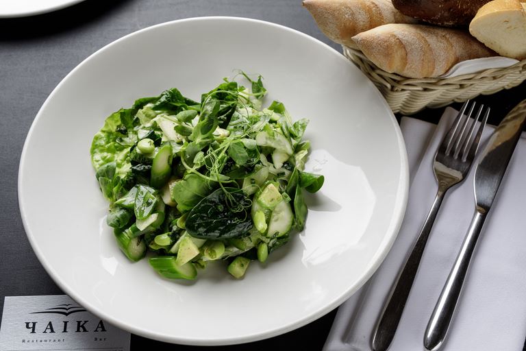 Зеленый салат – простой и полезный рецепт от ресторана «Чайка»