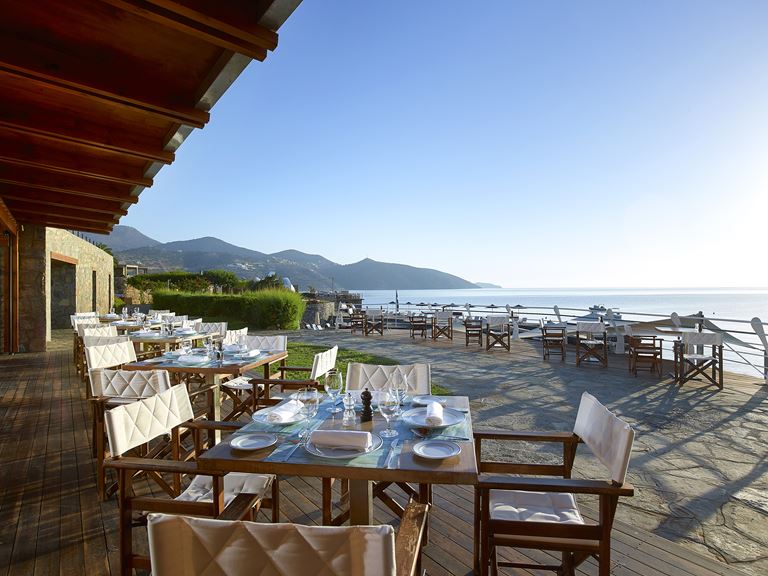 Ресторан и бар The Blue Bay отеля St. Nicolas Bay Resort Hotel & Villas, Греция, о. Крит)