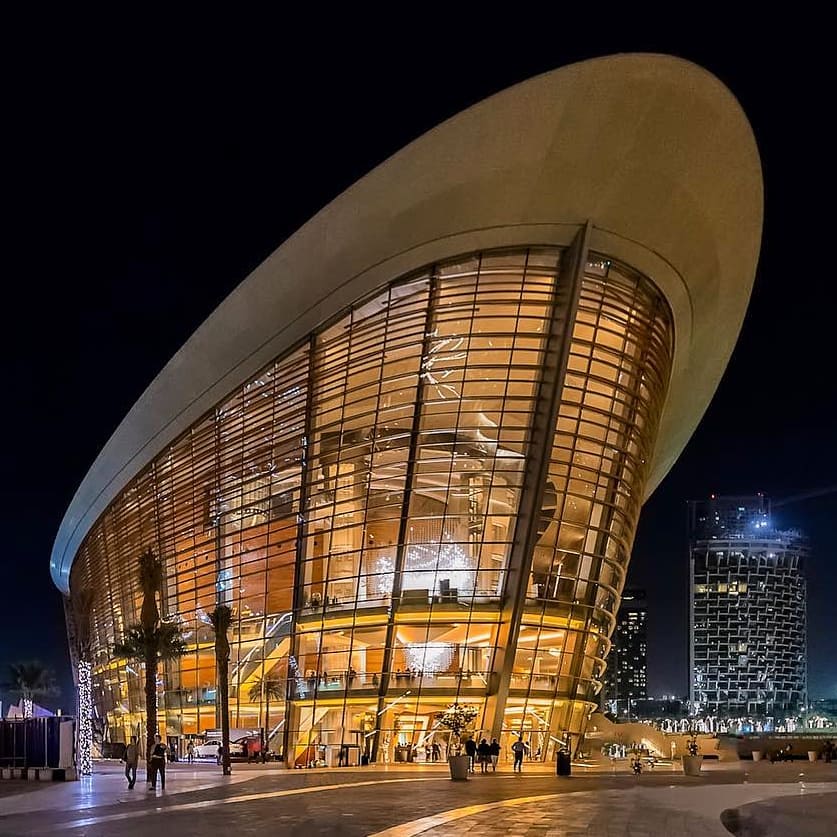 Insta-вдохновение: 5 мест в Дубае для лучших ракурсов башни Бурдж-Халифа - Дубайский оперный театр