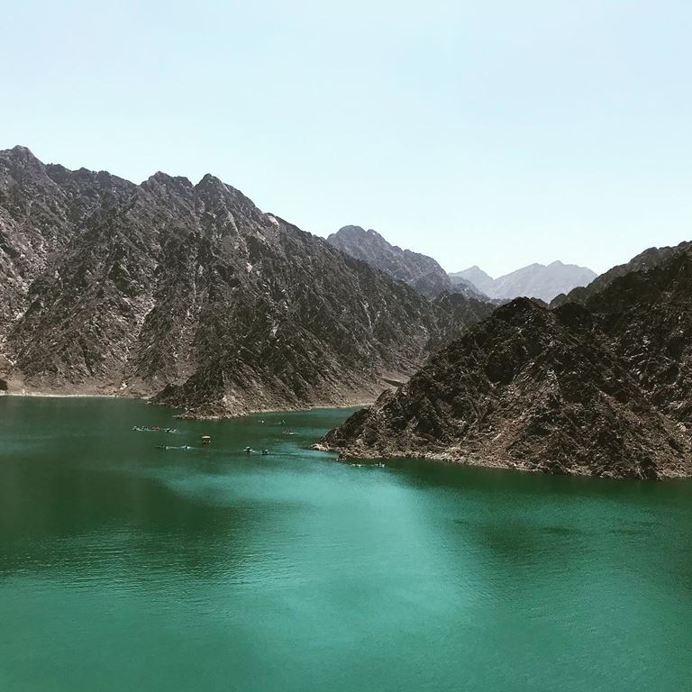 красивые места в Дубае для ярких и необычных фотографий - Озеро Хатта