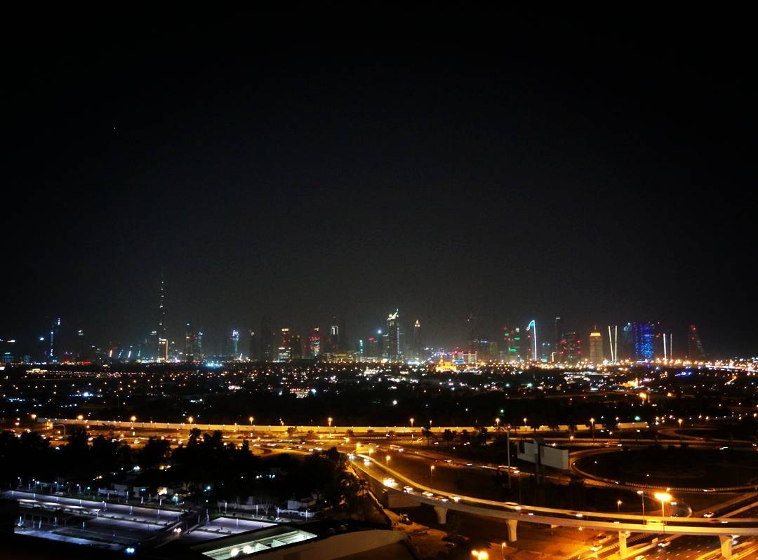 Insta-места: где делать фото красивых закатов в Дубае – Терраса японского ресторана TOMO в отеле Raffles