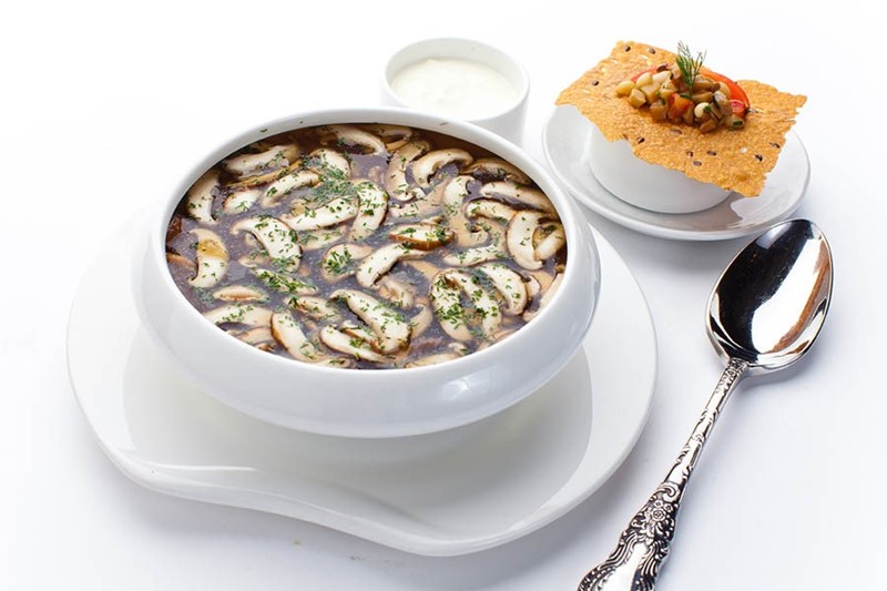 Рецепт супа из белых грибов и шиитаке от ресторана «Турандот»