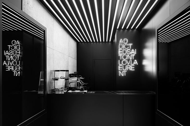Модный бренд Saint Laurent открыл кафе в Париже - фото 1