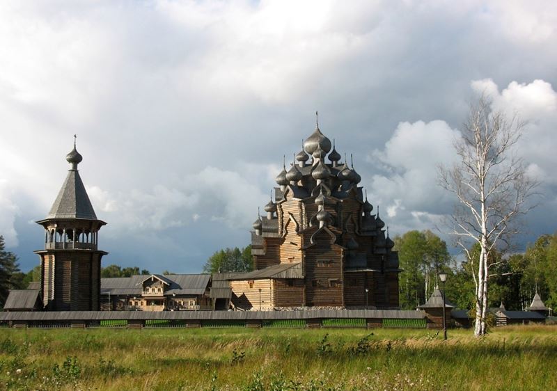 Этнопарк «Усадьба Богословка» приглашает туристов познакомиться с деревянным зодчеством