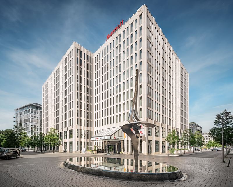 Гордость немецкой архитектуры: стиль Баухаус с отелем Berlin Marriott