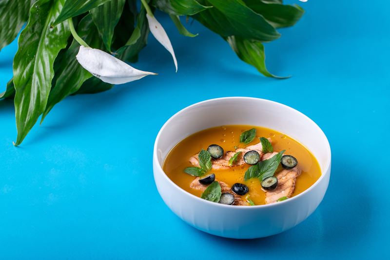 Рецепты холодных супов от шеф-поваров ресторанов - Манговый суп с форелью