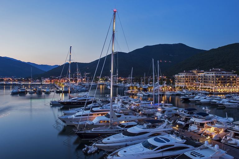 Архитектура и дизайн курортного отеля Regent Porto Montenegro - закат